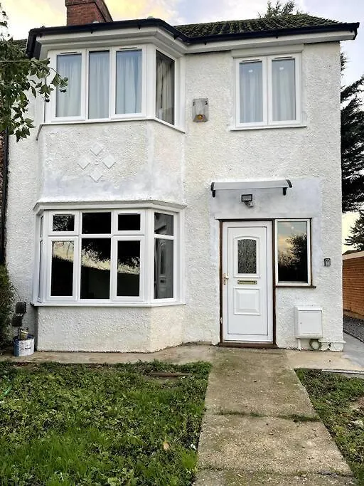 Apartment 4 Bedroom, Spacious House Harmondsworth