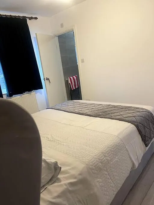 4 Bedroom, Spacious House Harmondsworth United Kingdom