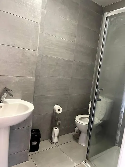 Apartment 4 Bedroom, Spacious House Harmondsworth