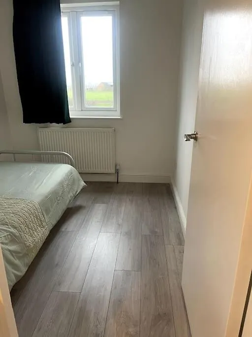 4 Bedroom, Spacious House Harmondsworth
