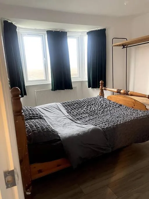4 Bedroom, Spacious House Harmondsworth United Kingdom