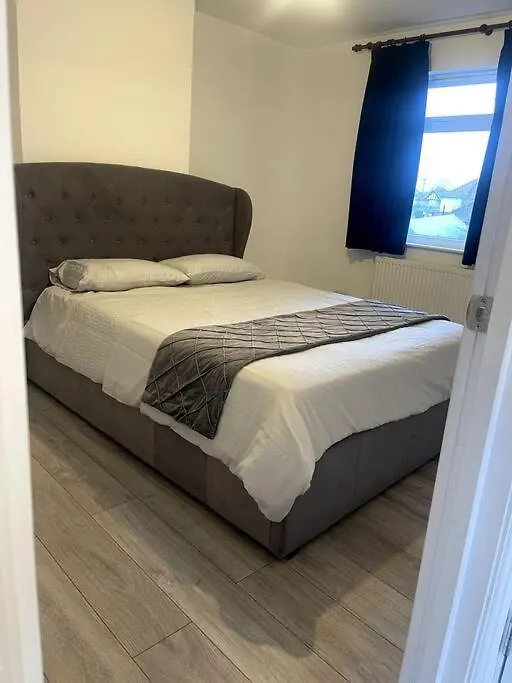 Apartment 4 Bedroom, Spacious House Harmondsworth United Kingdom