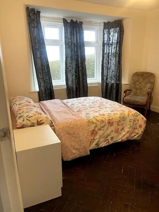 4 Bedroom, Spacious House Harmondsworth